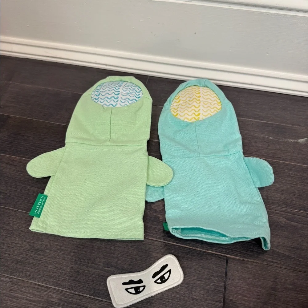 NWOT Lovevery Green Blue Plush Interchangable Emotions Hand Puppets - 6 EMOTIONS